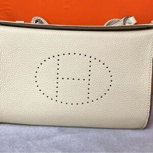 Cream Perforated H Crossbody Bag — Classic Leather Shoulder Bag videpoche